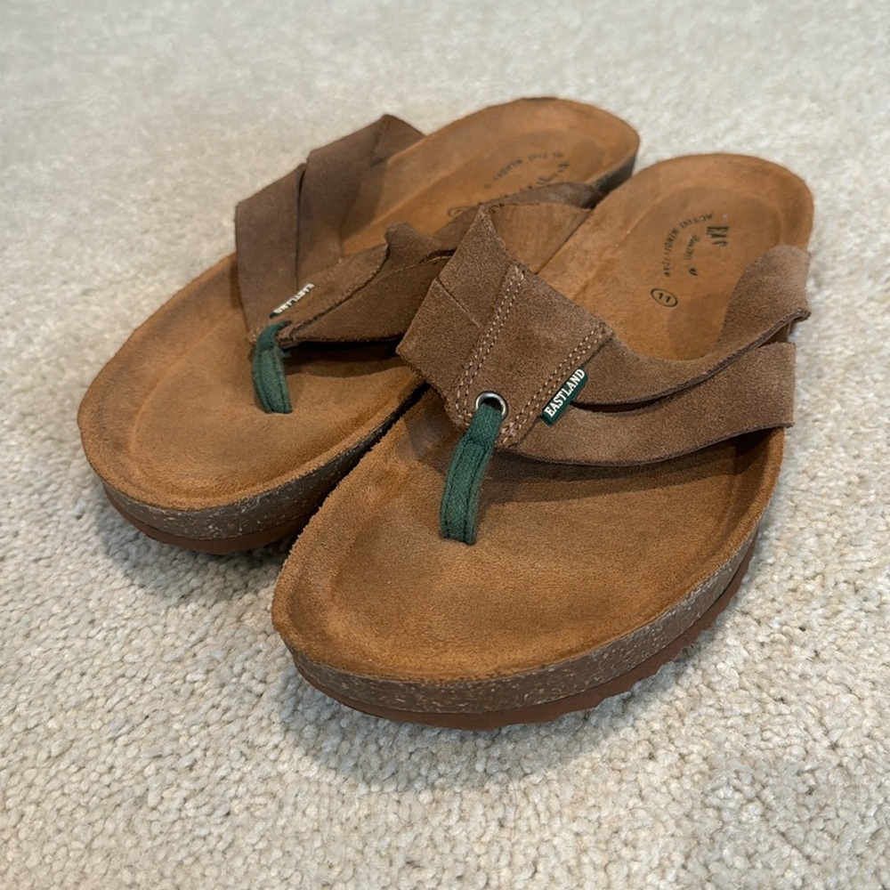 Eastland flip flops size 11